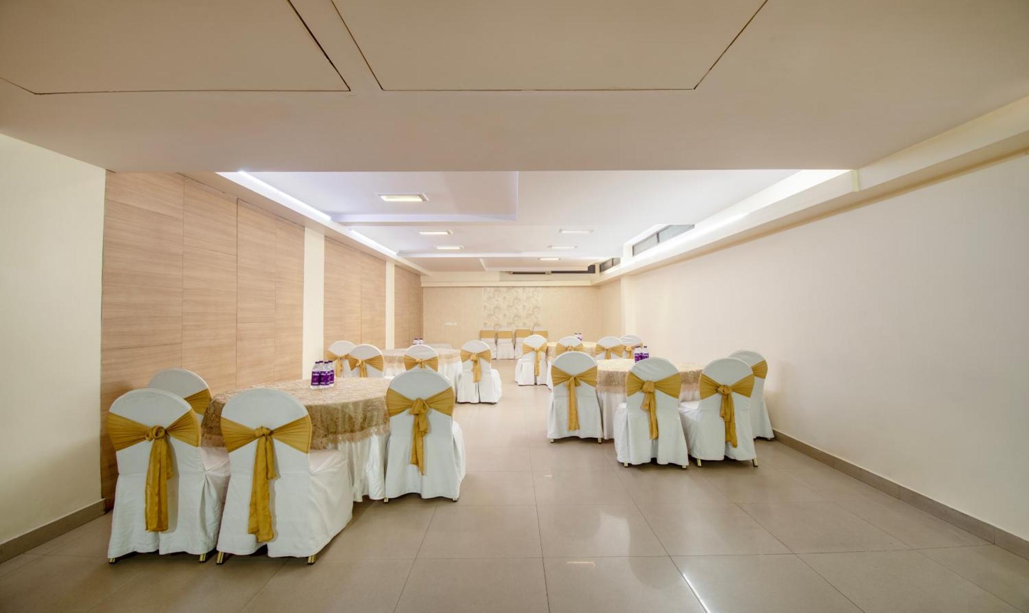 FabHotel Cabana - Fully Vaccinated Staff Nuova Delhi Esterno foto