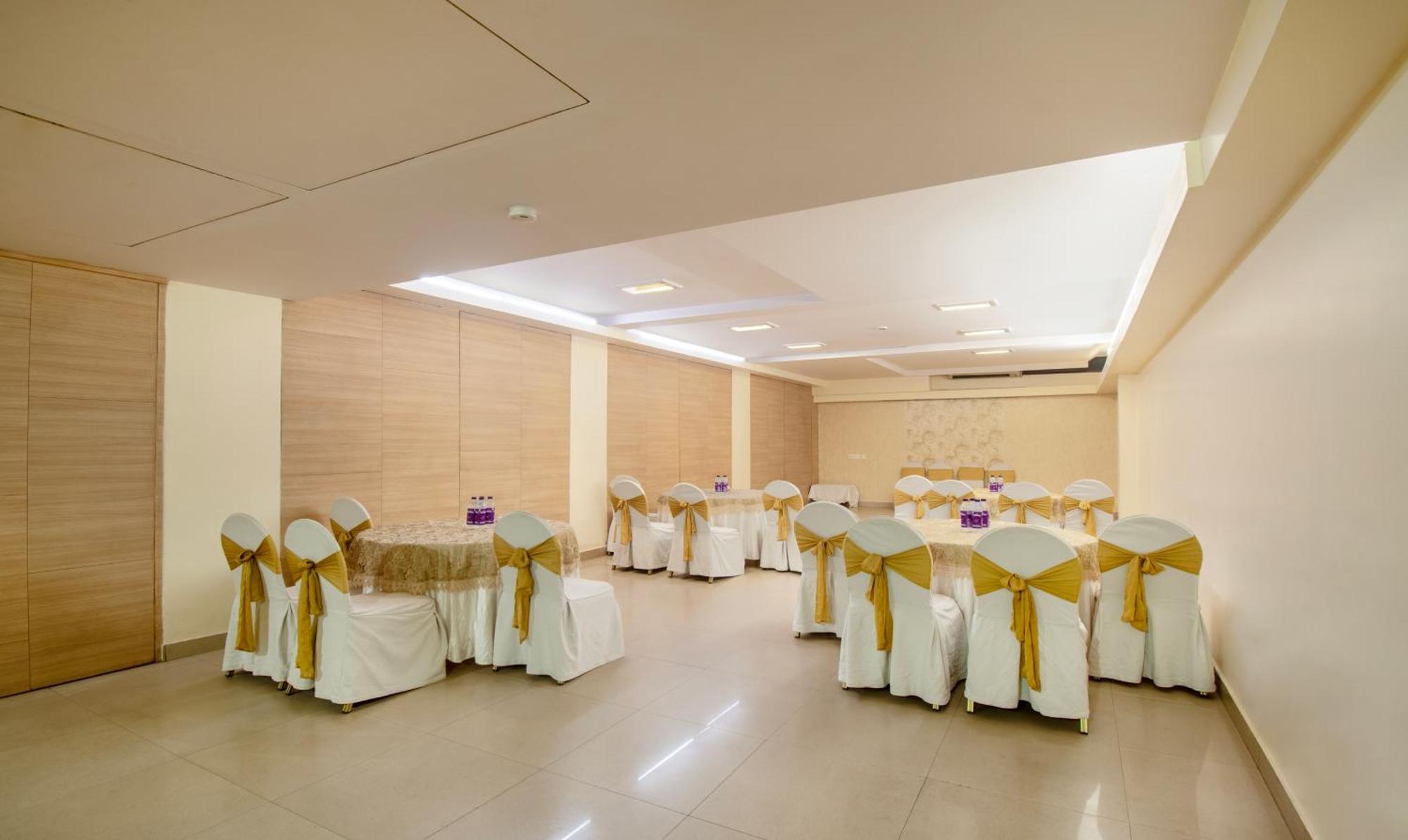 FabHotel Cabana - Fully Vaccinated Staff Nuova Delhi Esterno foto