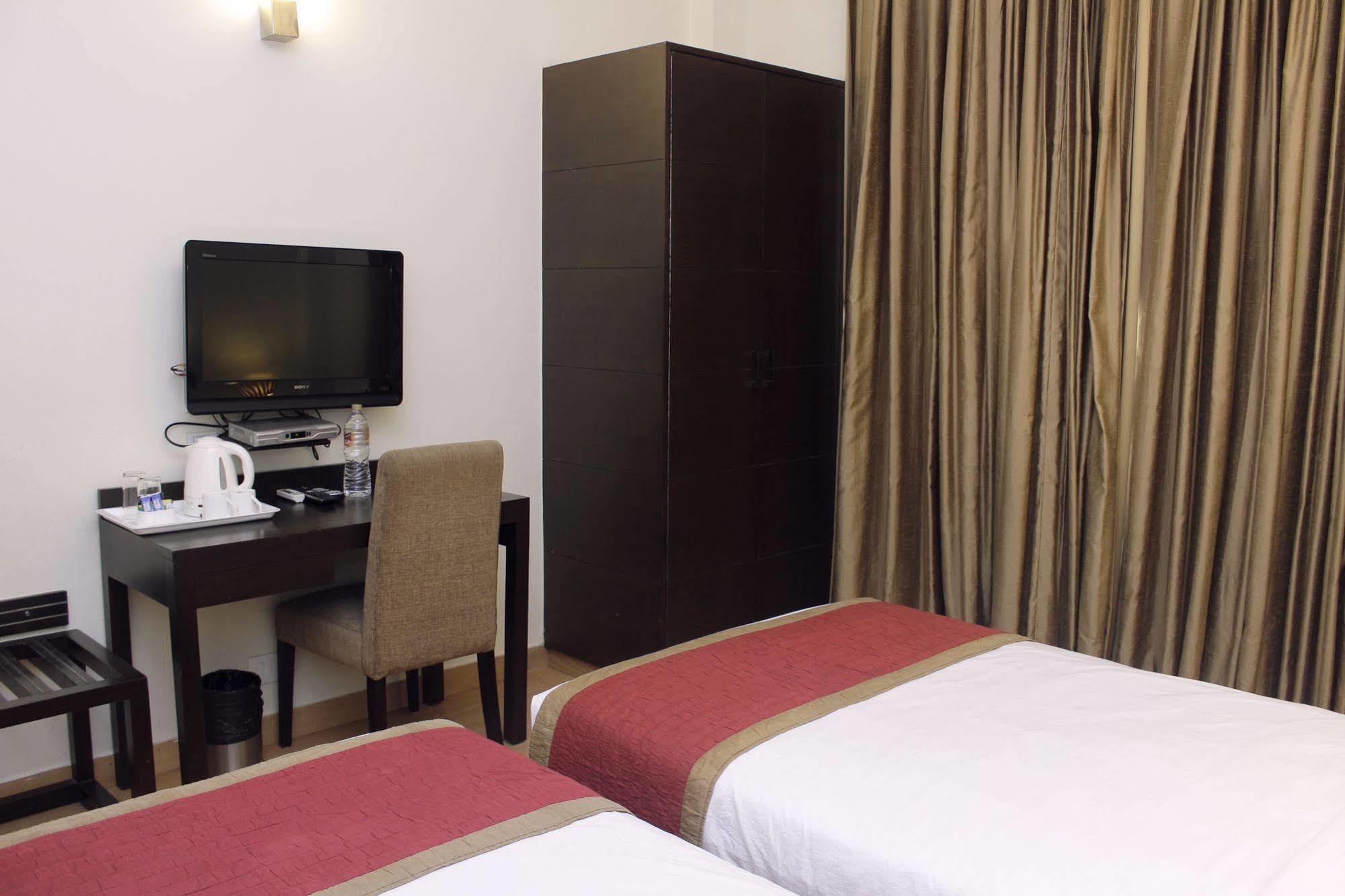 FabHotel Cabana - Fully Vaccinated Staff Nuova Delhi Esterno foto